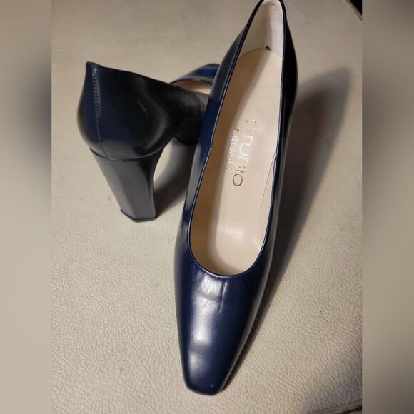 Women's Studio Delman heels size 9 navy NEW - Picture 1 of 10